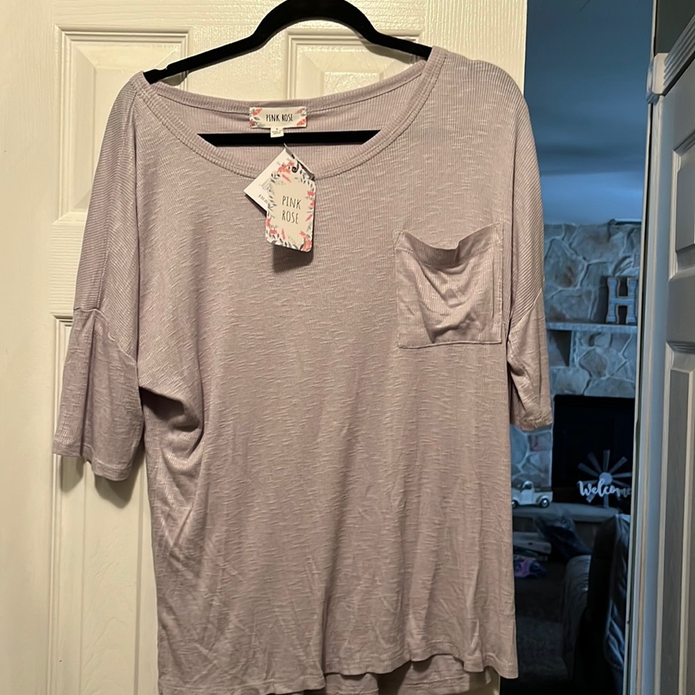 Short sleeve light gray shirt